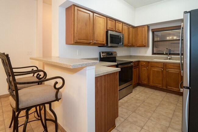 Building Photo - Belle Haven 2-Bedroom Condo with Pond View...