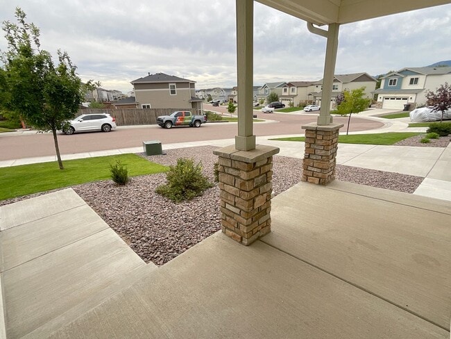 Building Photo - 3 Bedroom Home Available Near S Powers Blv...