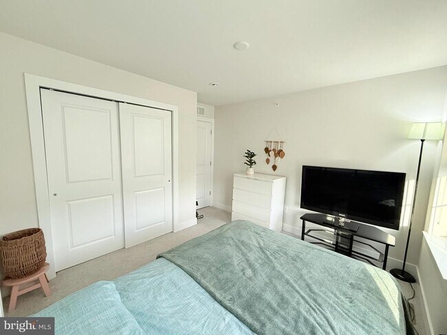 Building Photo - 214 Red Leaf Ln