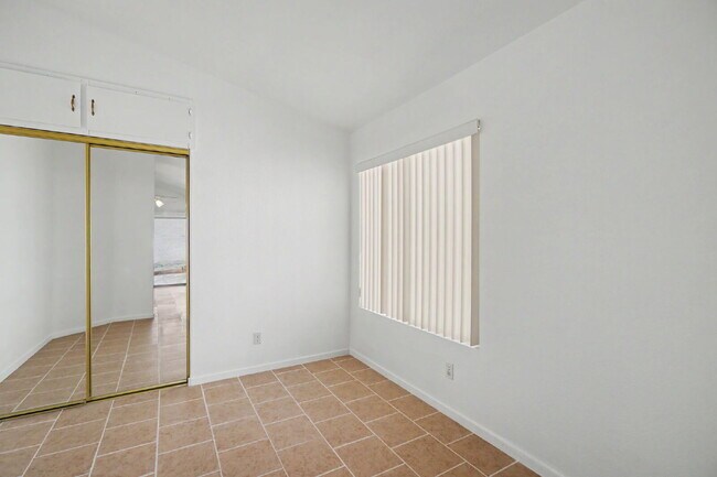 Building Photo - 2054 Cardigan Ave