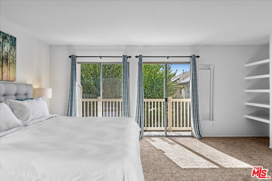 Master Bedroom - 5267 Coldwater Canyon Ave