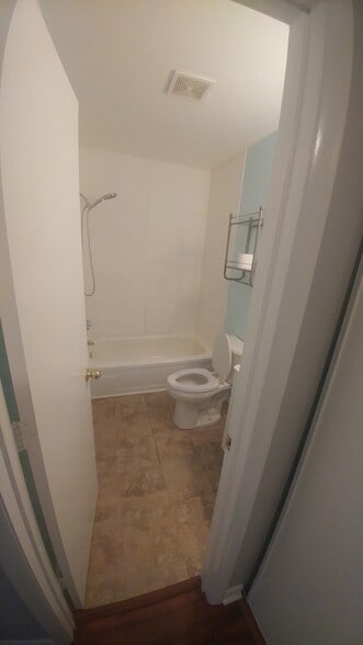 2nd Bath - 1722 Donlee Dr