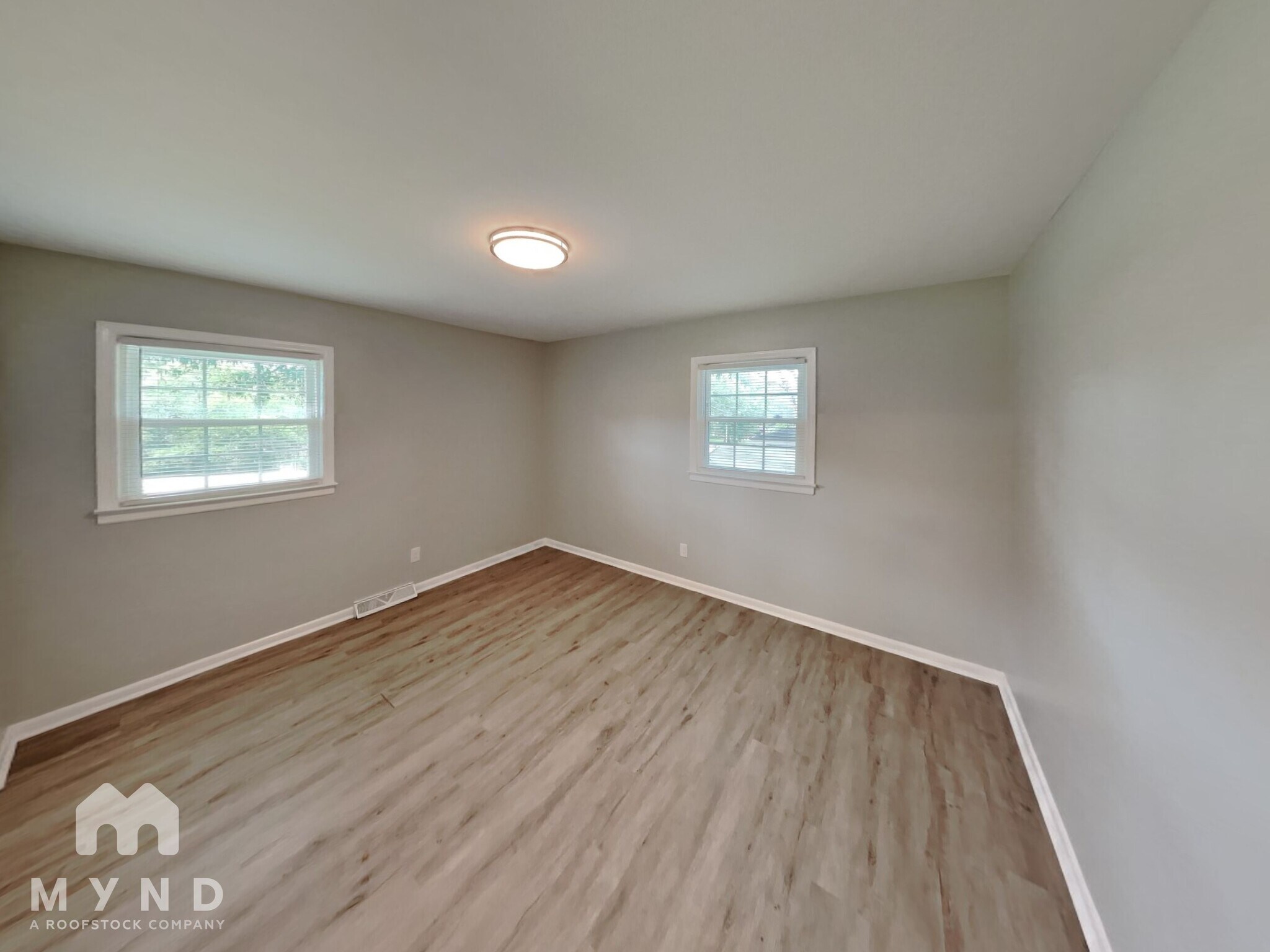 Building Photo - 502 Cuthbertson St