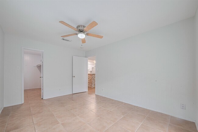 Building Photo - 811 Wax Myrtle Ln