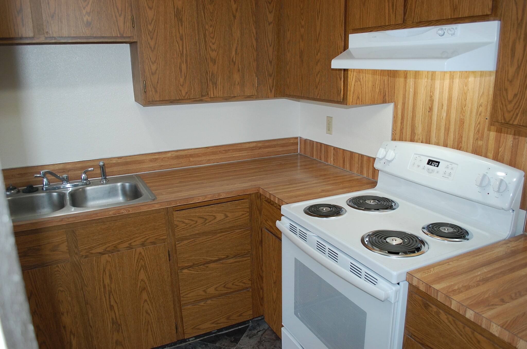 Building Photo - 108 Kensington Ave S