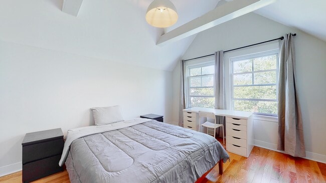 Building Photo - 86 Edwards St