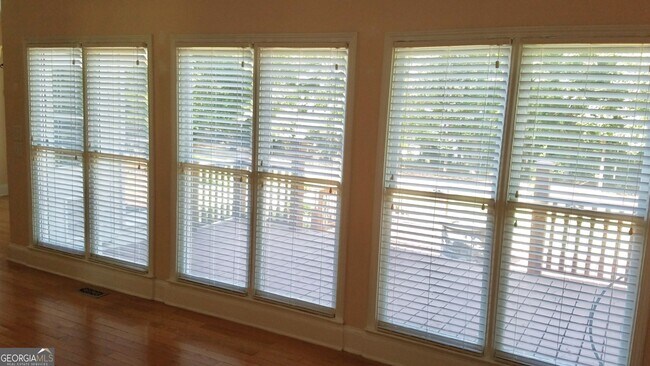 Building Photo - 1150 Lavista Rd