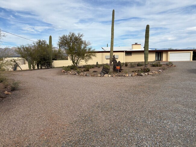 Building Photo - Tucson West 3 Bedroom