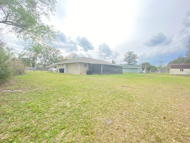 Building Photo - 3 Bed / 2 bath / 1 Car Garage Home with La...