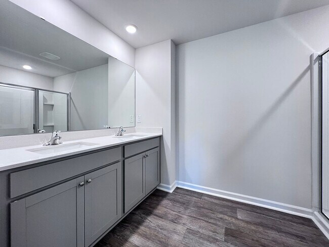 Building Photo - 258 Palm Dr