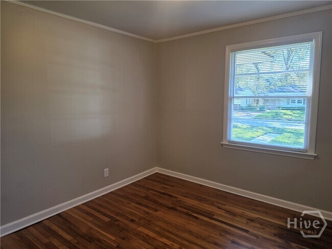 Building Photo - 8 Ronnie Ave