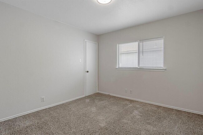 Building Photo - 1302 Gulf Way