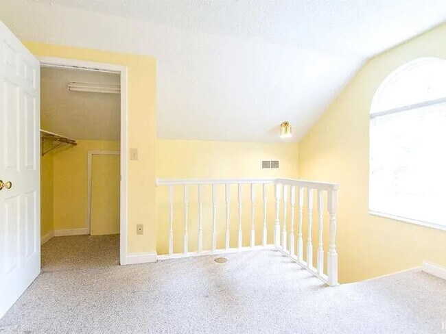 Building Photo - 2 Blocks from Campus - 3BR Move in ready now for August 2026!