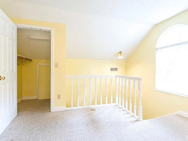 Building Photo - 520 S Eagleson Ave