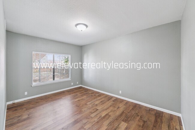 Building Photo - 1504 N Willow Ave