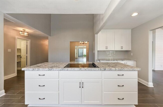 Building Photo - 6 Earlham Dr