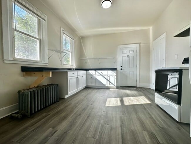 Building Photo - 338 S Quincy St