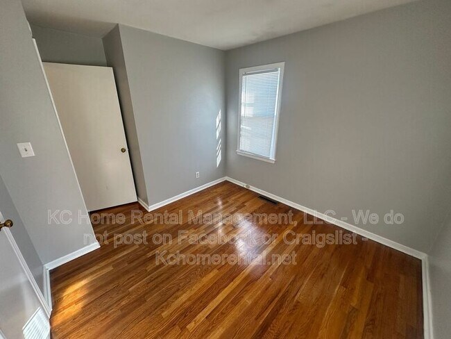 Building Photo - 5216 NE 44th St