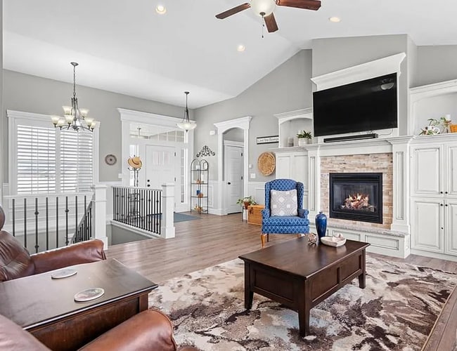 Building Photo - Beautiful Custom Home