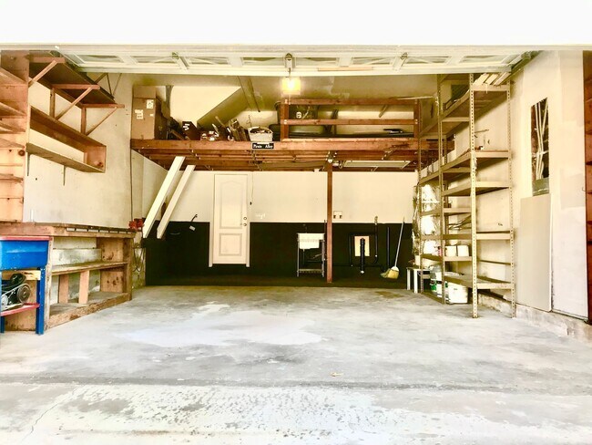 Building Photo - Beautiful 3 Beds 2 Baths Townhome in  Hermosa Beach