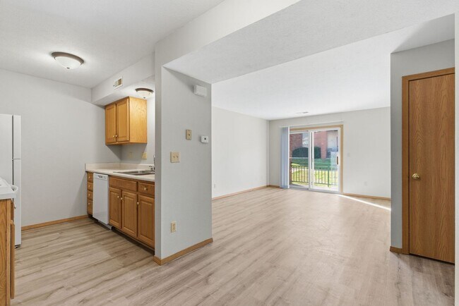 Building Photo - 2835 S Nettleton Ave