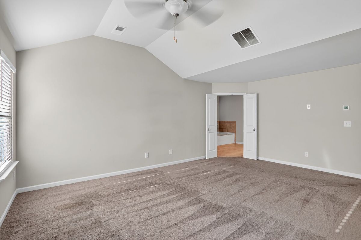 Building Photo - 1553 Spring Hollow Way