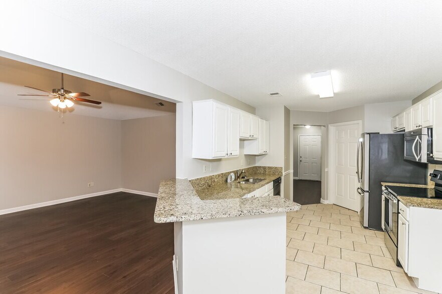 Building Photo - 995 Scofield Dr