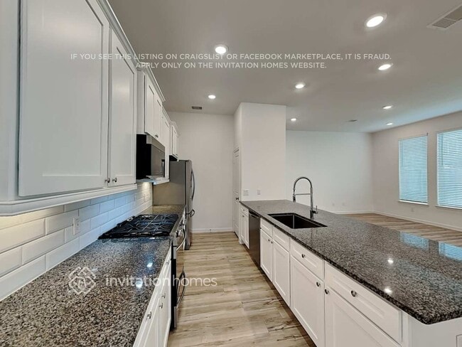 Building Photo - 4022 Champlain Wy