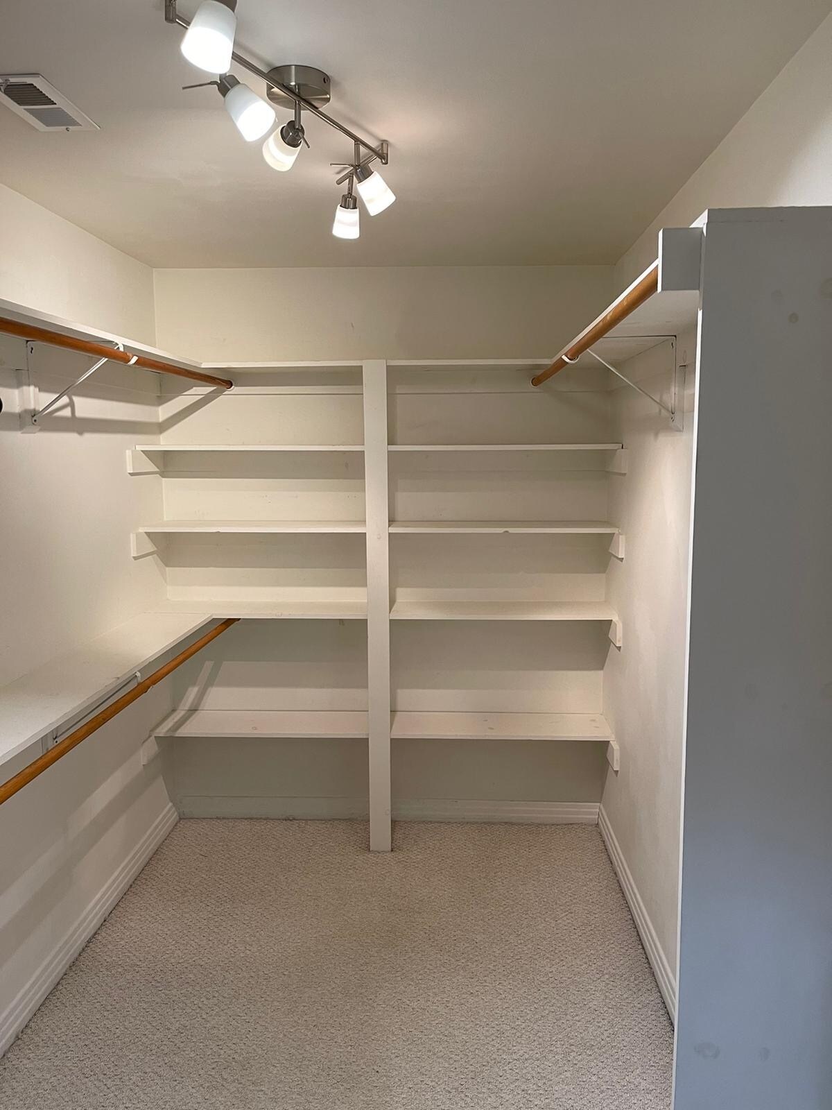 Building Photo - 404 Grace Ave