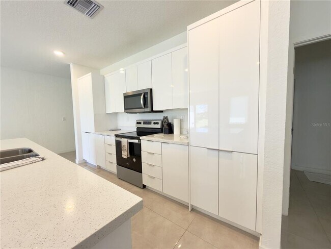 Building Photo - 6380 Chorus Dr
