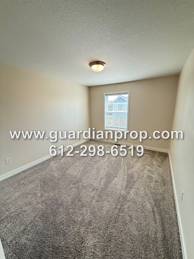 Building Photo - End Unit Townhouse Available Now, Open Floor Plan, Loft Area, Large Primary Suite, Side Patio