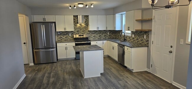 Building Photo - 80 Bridgeport Way