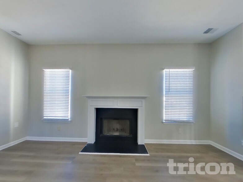 Building Photo - 2501 Sonoma Valley