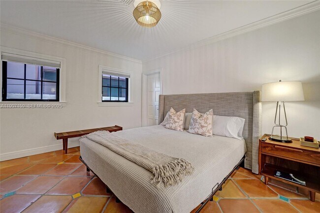 Building Photo - 2035 NE 31st Ave