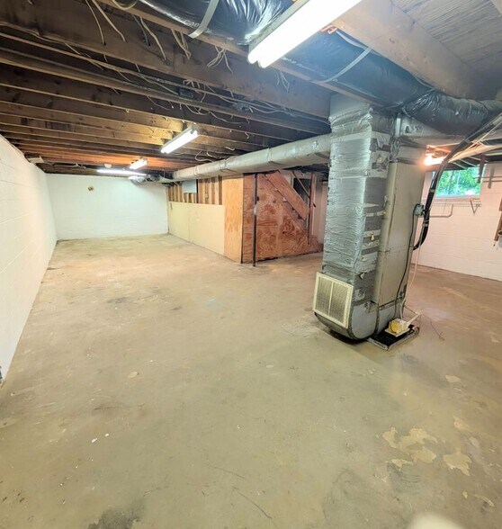 Building Photo - 358 Henson Ln