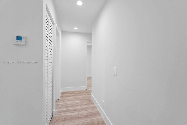 Building Photo - 824 Sand Creek Cir