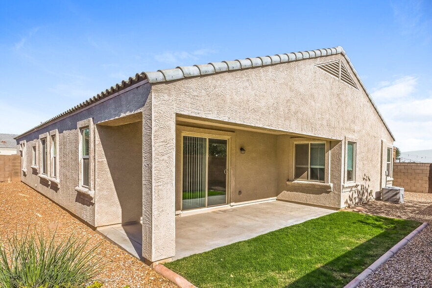 Building Photo - 17157 W Lisbon Ln