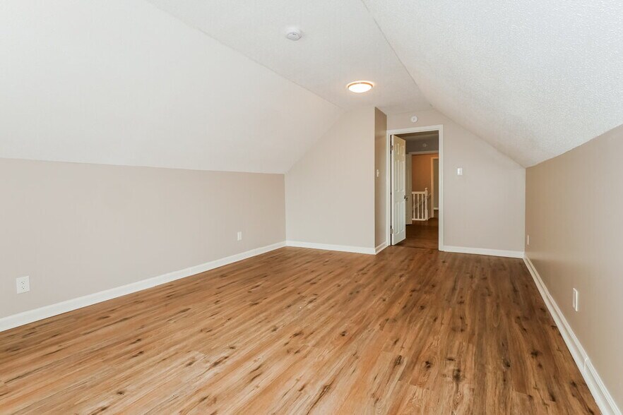 Building Photo - 7733 Deerfield Trce