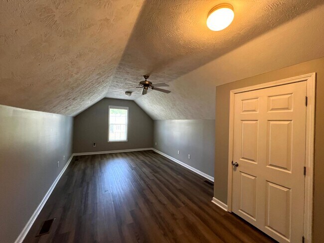 Building Photo - 212 Sharpsburg Rd