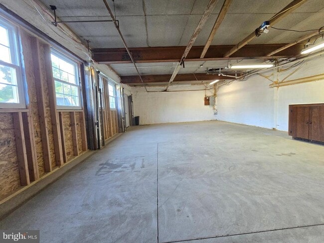 Building Photo - 453 MAIN St