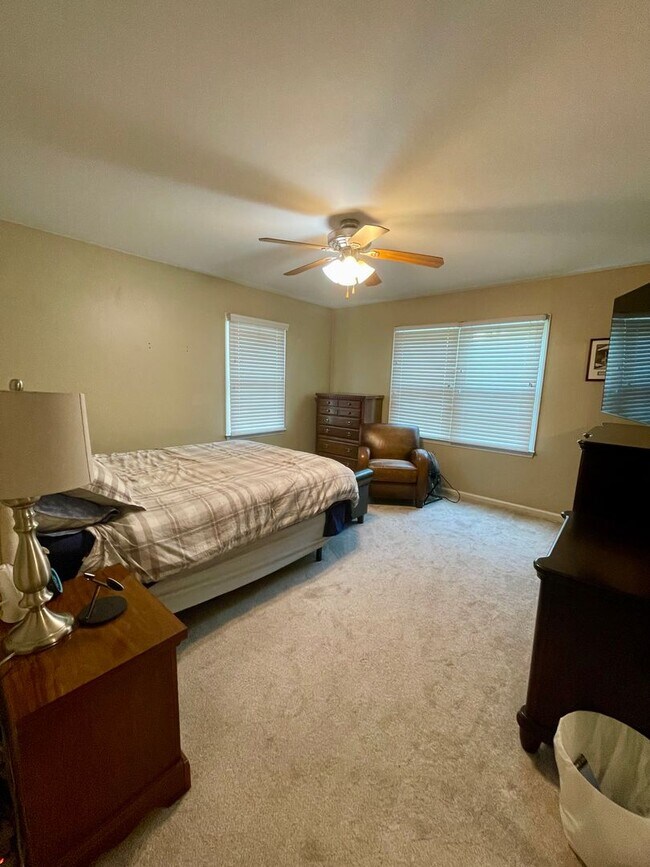 Building Photo - Adorable Home in Raeburn! 3Br/2BA