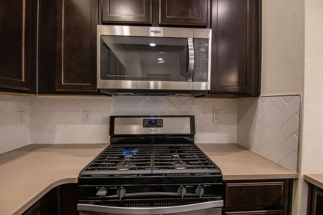 Building Photo - 2 Bedroom 2 1/2 Bath in Mosaic