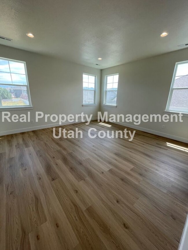 Building Photo - New lower price! Brand New Twin Home in Heber