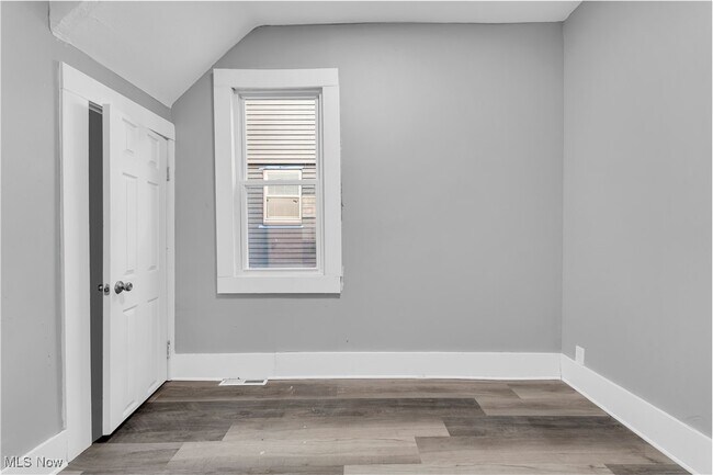 Building Photo - 2115 W 96th St