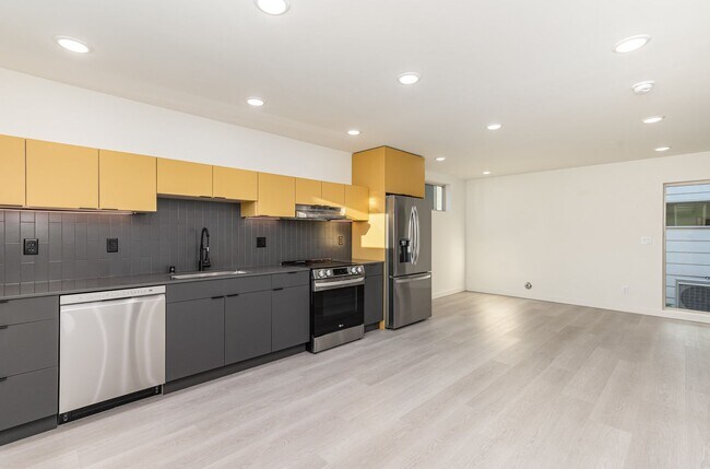 Building Photo - Opportunity to rent a new construction hom...