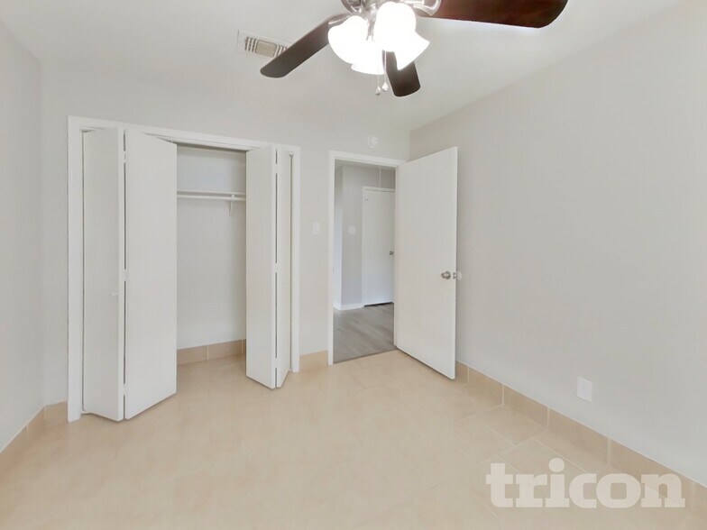 Building Photo - 7318 Foxway Ln
