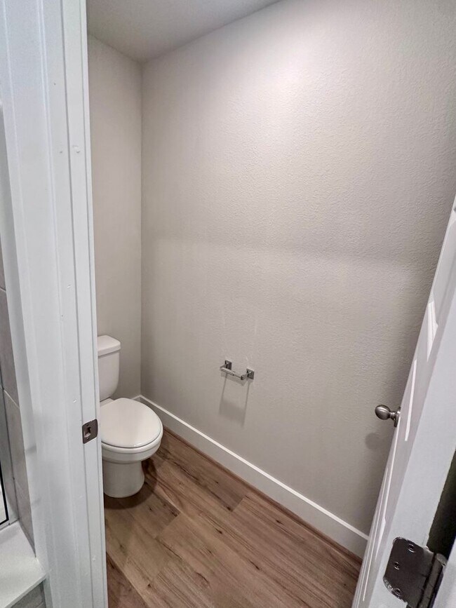 Building Photo - Modern 3-Bedroom, 2.5-Bathroom in Easton Park!