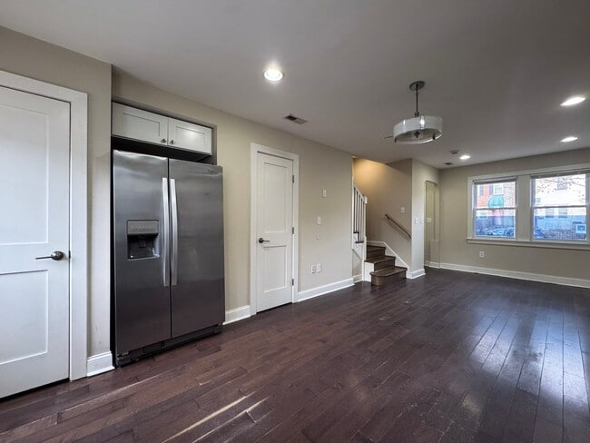 Building Photo - Charming 2 Bed 1.5 Bath Townhome In Beautiful Lily Ponds