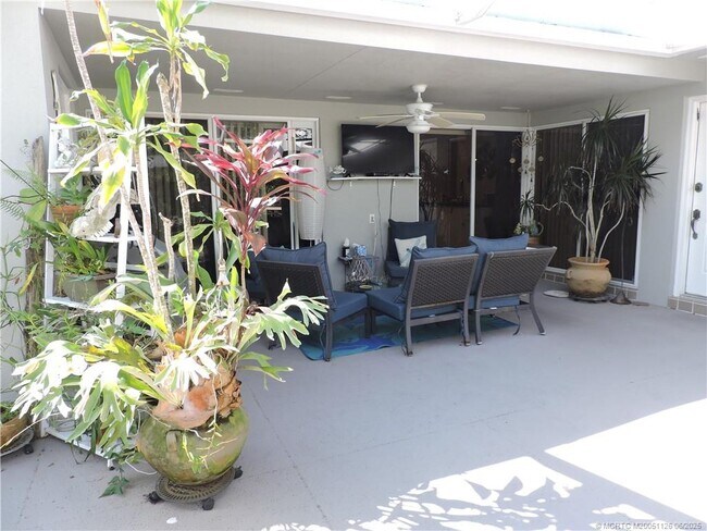 Primary Photo - 1539 SW Waterfall Blvd