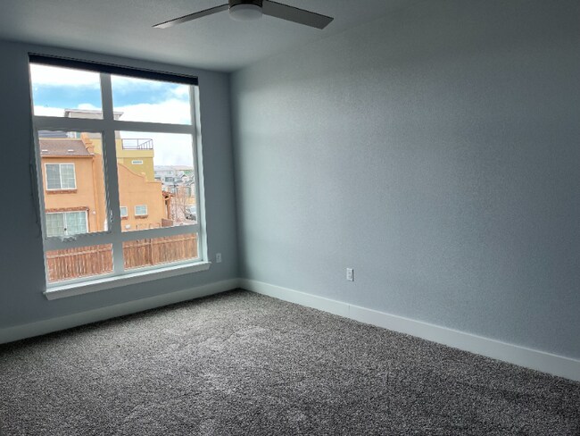 Building Photo - 909 Blondel St